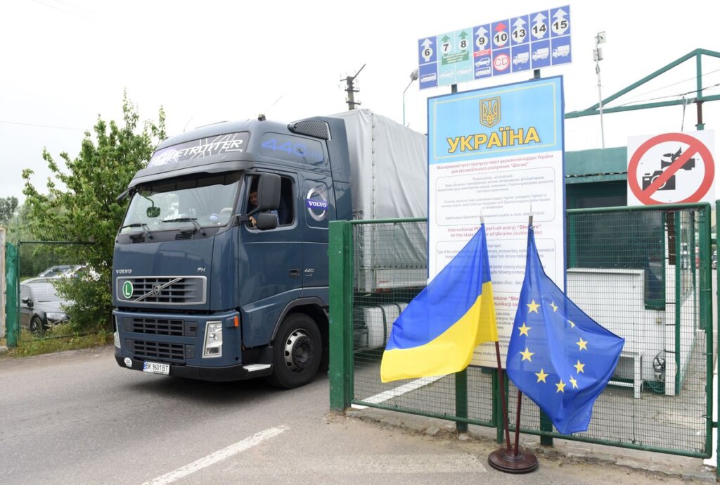 Ukraina suvienodina vairuotojų darbo taisykles su ES – tuo pat metu vertinamas ES ir Ukrainos susitarimo poveikis