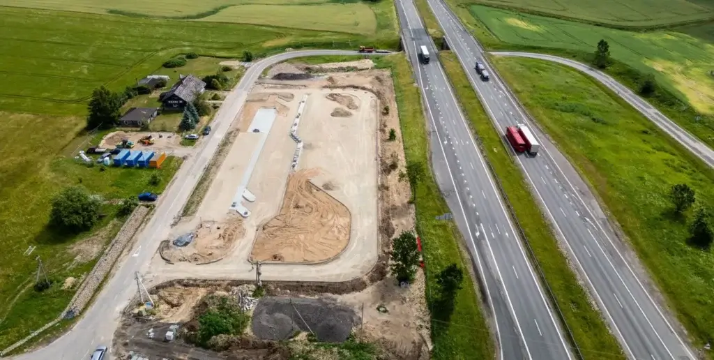 Ties Ariogala modernizuojama poilsio aikštelė: daugiau patogumų vilkikų vairuotojams