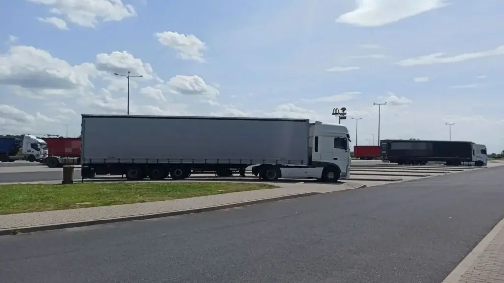 „Potęga polskiego transportu niknie w oczach”. Przewoźnicy alarmują o znikających firmach